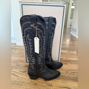 BNWT Tecovas Abby black boot- size 9.  Beautiful and comfortable.